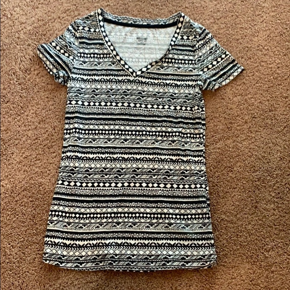 Mossimo Tribal Vneck